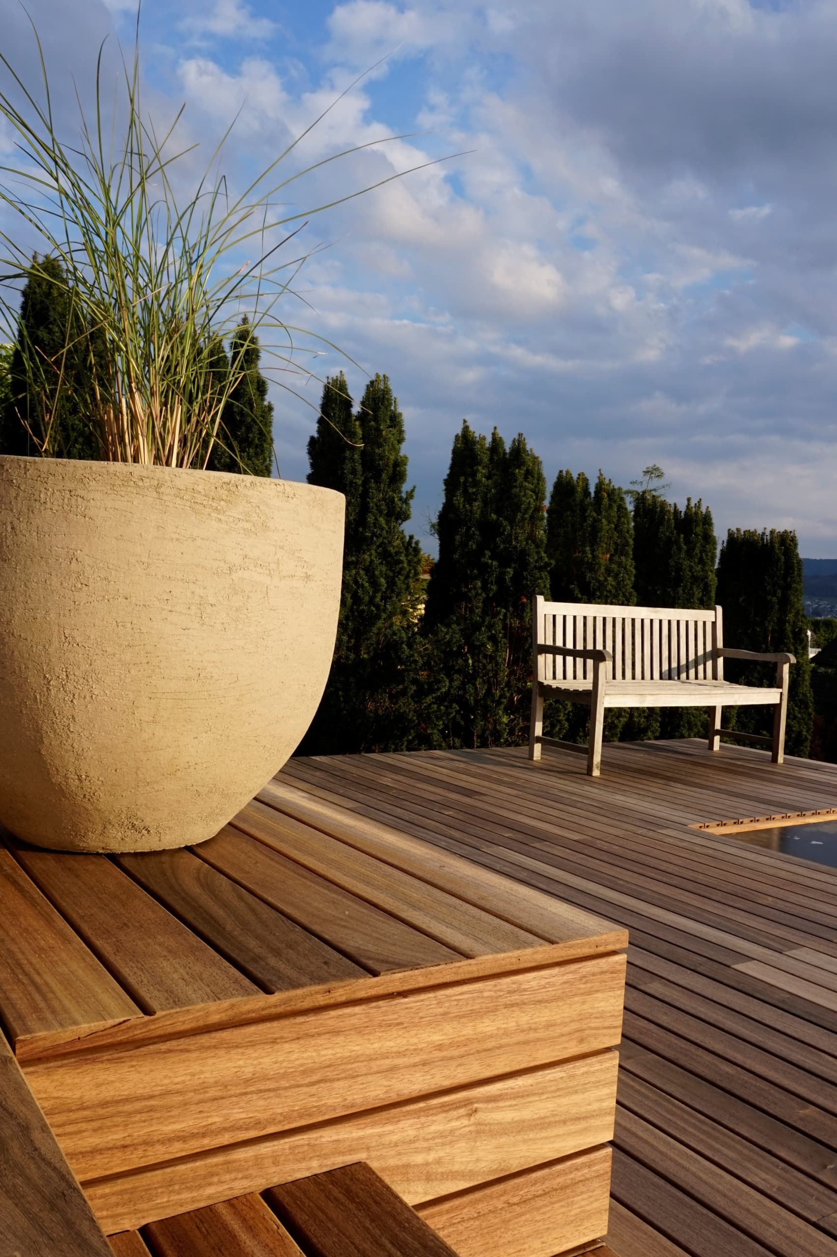 Terrasse-en-bois-exotique-Decking wood stairs in Padauk in france made by Olivier Depret without visible fixations