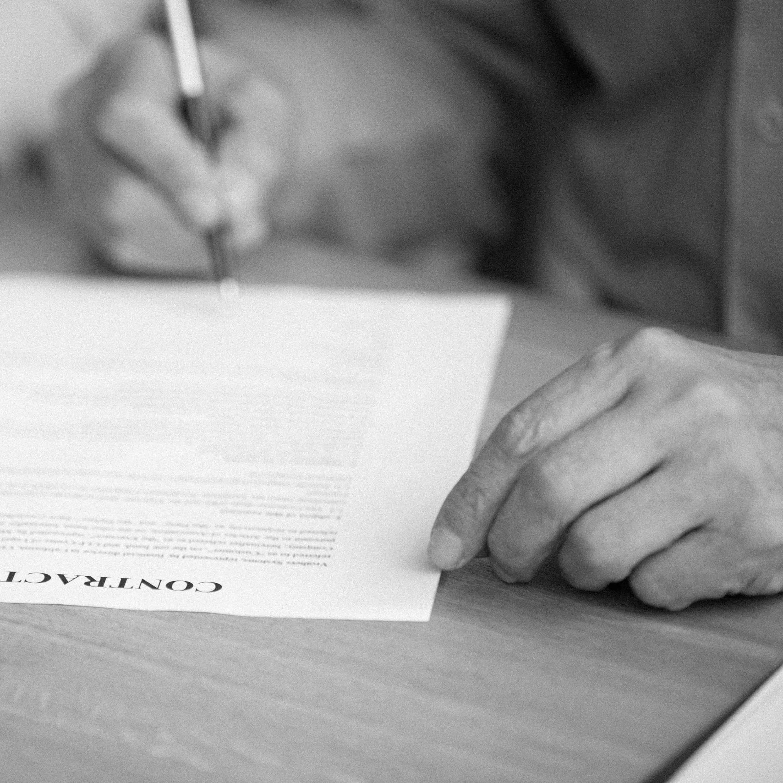 Signature of the contract of the company Vetedy in 1998 by Patrick Deumer