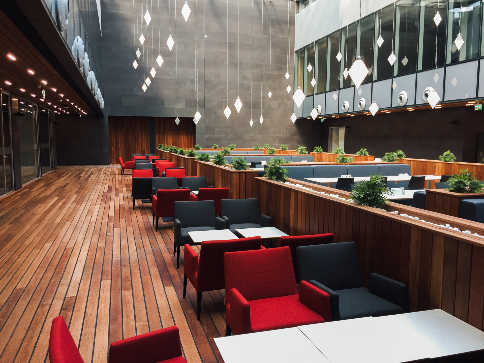 Merbau_Wood-hardwood-decking-invisible-fixation-Softline-Vetedy_Turkisch national Bank Klassis-5