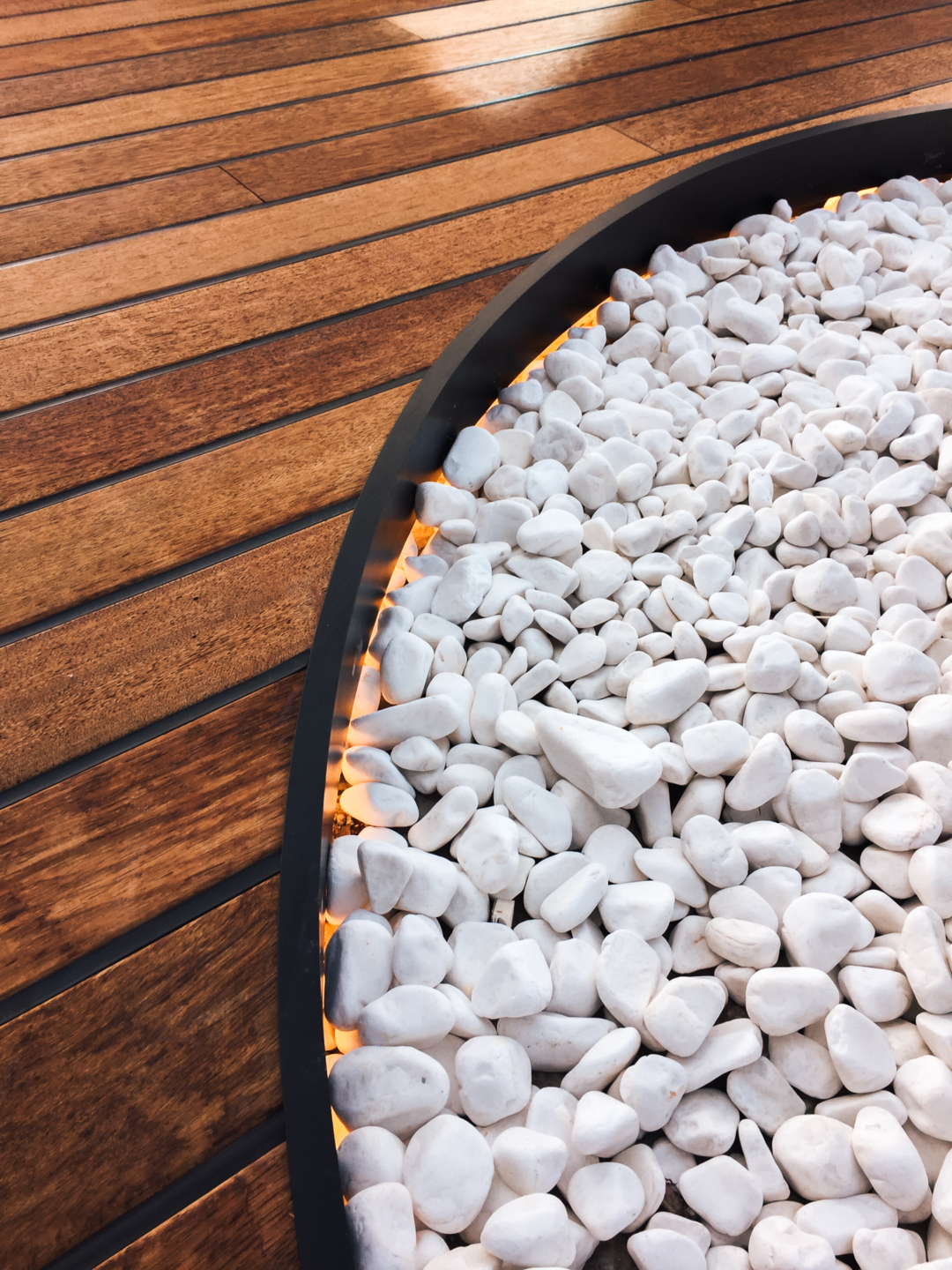 Merbau_Wood-hardwood-decking-invisible-fixation-Softline-Vetedy_Turkisch national Bank Klassis-5