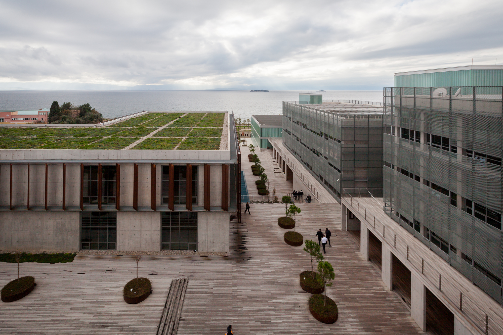 Ipe_Wood-hardwood-decking-invisible-fixation-Softline-Vetedy_Klassis_Piri Reis University12