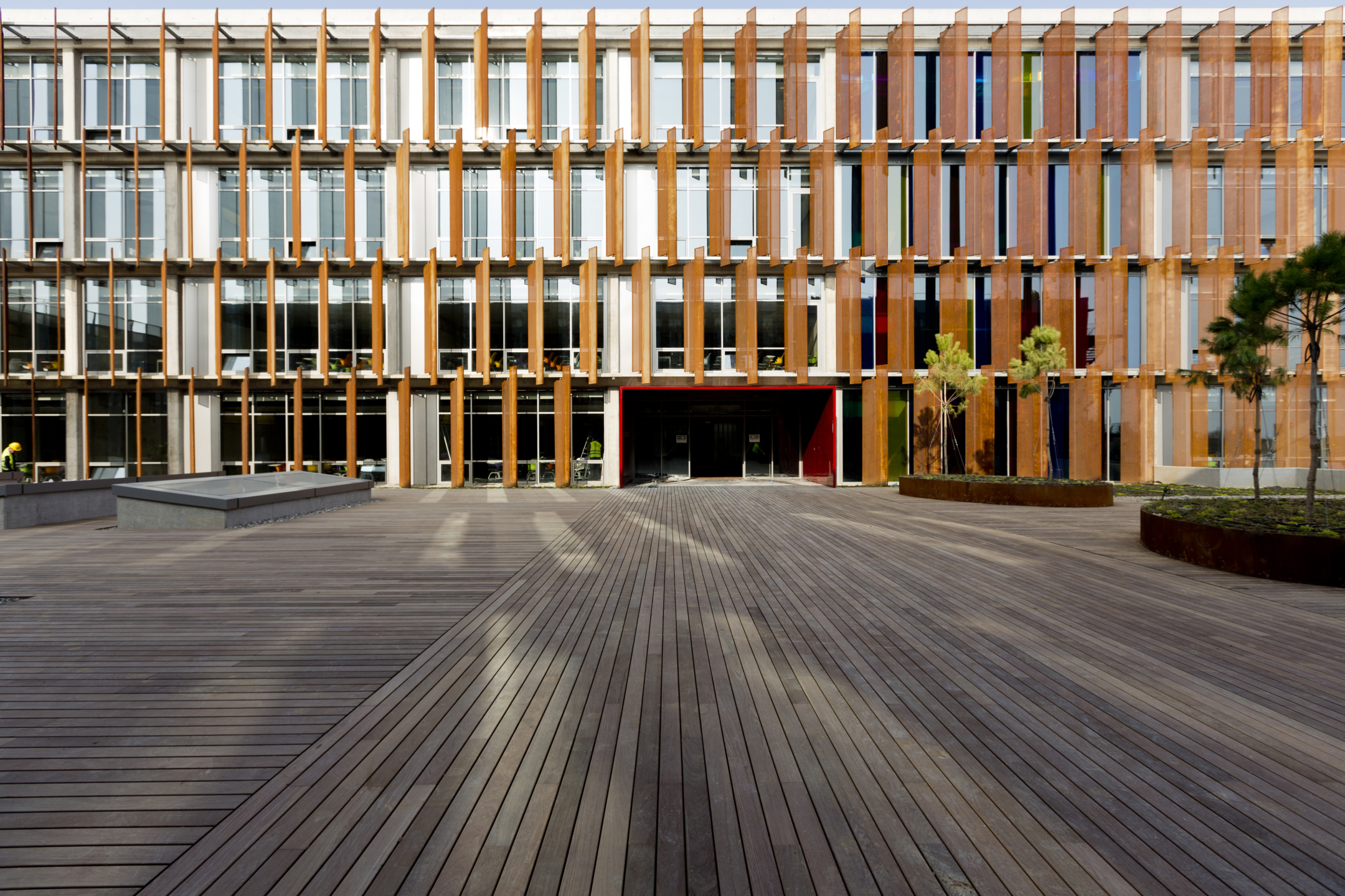Ipe_Wood-hardwood-decking-invisible-fixation-Softline-Vetedy_Klassis_Piri Reis University9