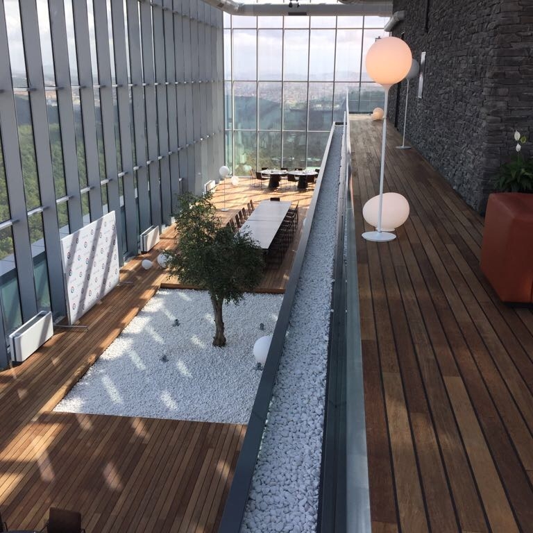 Merbau_Wood-hardwood-decking-invisible-fixation-Softline-Vetedy_Turkisch national Bank Klassis-2