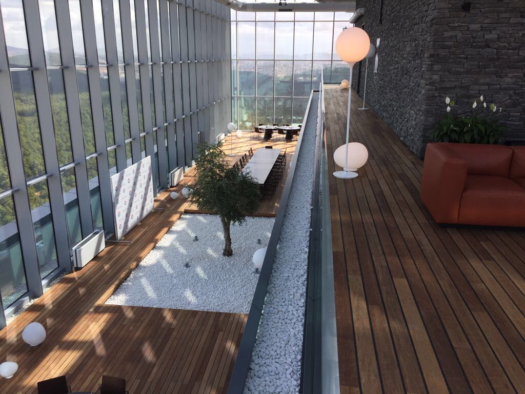 Merbau_Wood-hardwood-decking-invisible-fixation-Softline-Vetedy_Turkisch national Bank Klassis-2