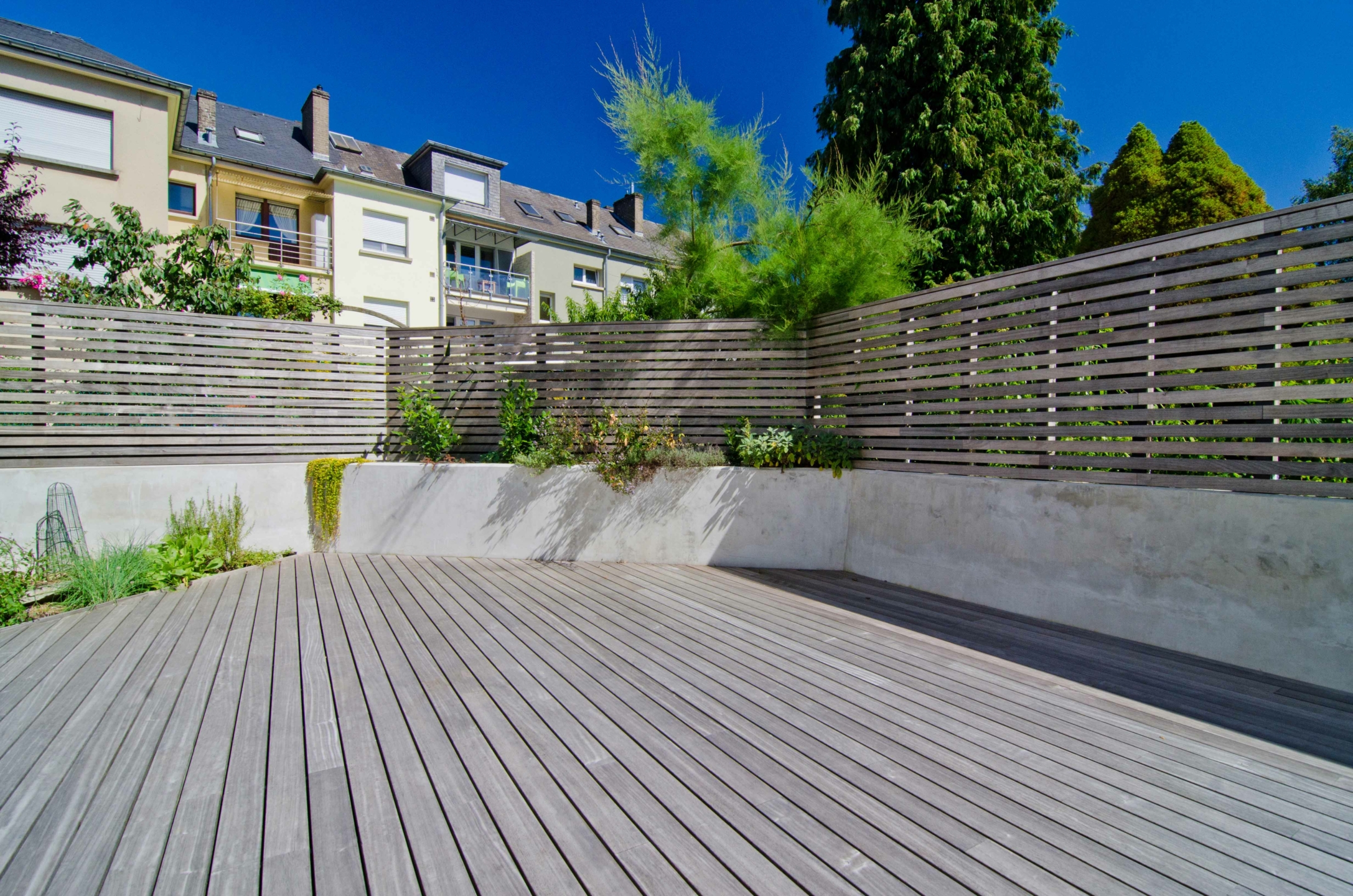 terrasse-padouk-grisee