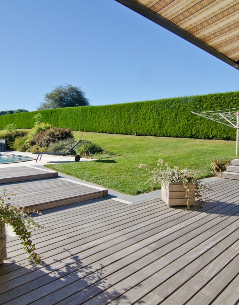 terrasse-padouk-piscine-belgique