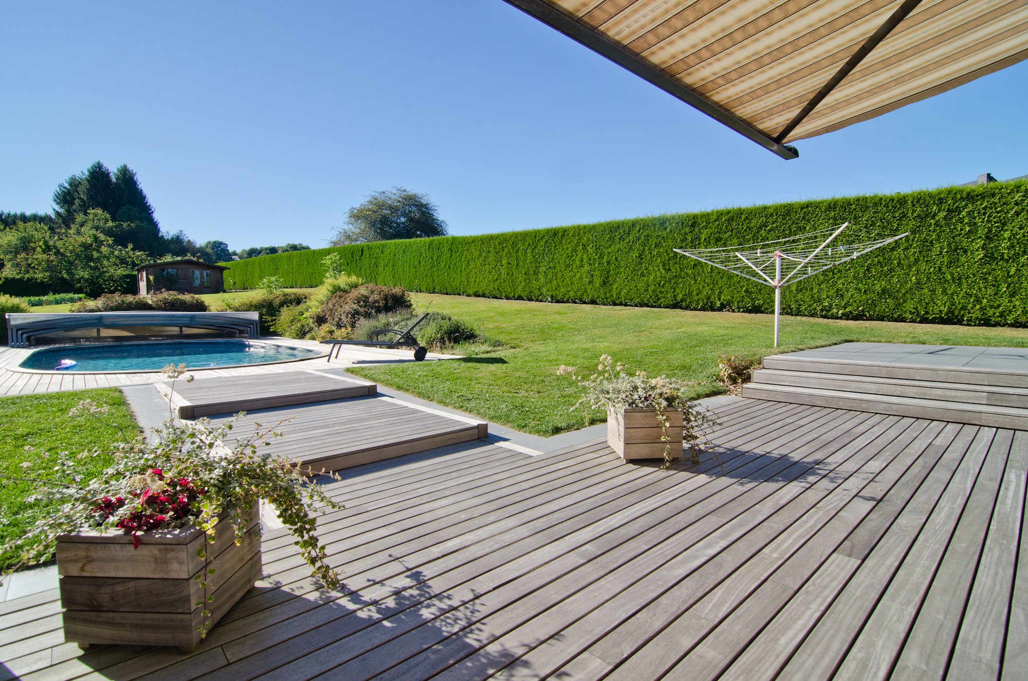 terrasse-padouk-piscine-belgique