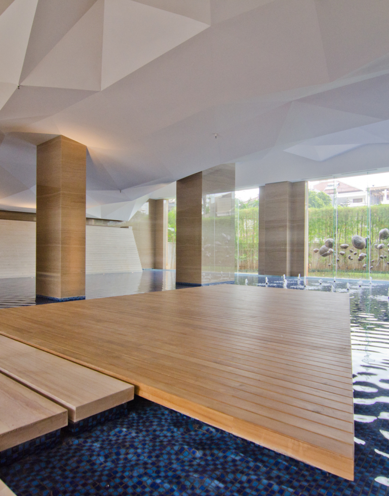 terrasse-bois-teak-ponton-hotel