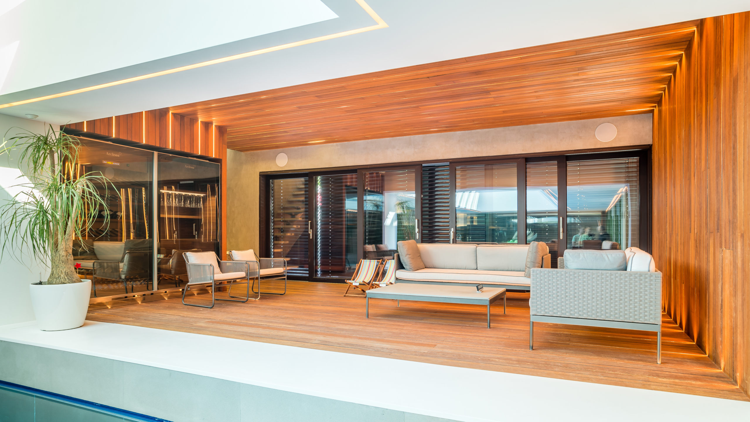 salle-detente-bardage-padouk