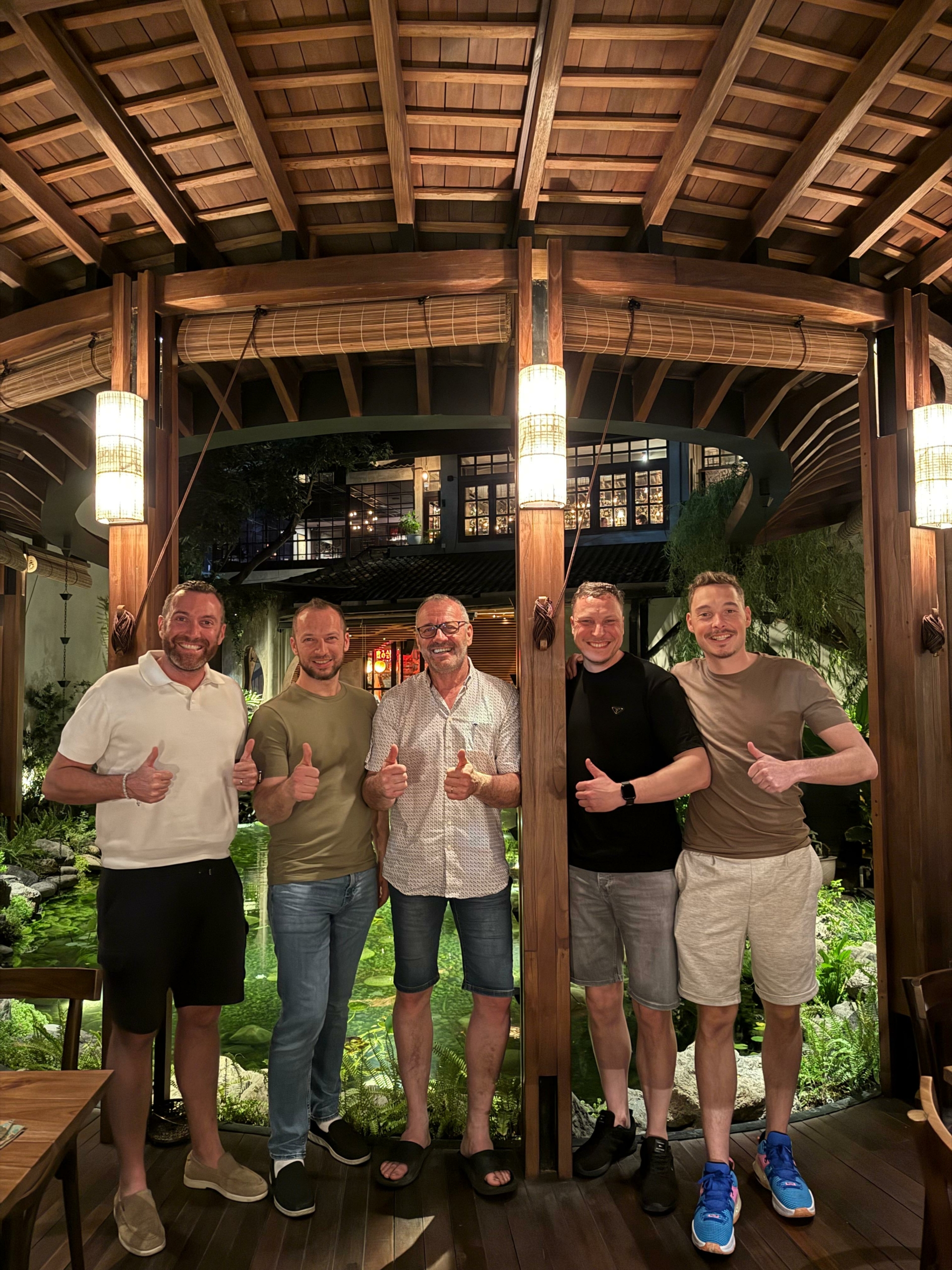 Photo souvenir de groupe Vetedy